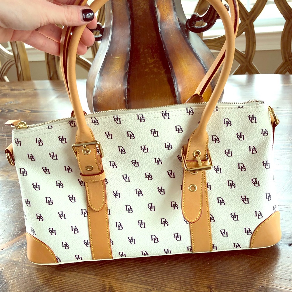 LIKE NEW Dooney and Bourke bag!